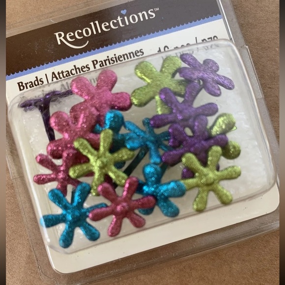 NIP Recollections Glittery Flower Shaped Brads Scrapbook Craft Card Making - Picture 3 of 3